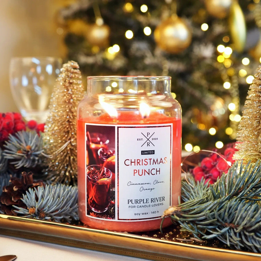 Vánoční vonná svíčka Christmas Punch Purple River 623 g
