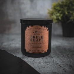 Męska świeca zapachowa sojowa w czarnym szkle z pokrywką Fresh Shave Colonial Candle 467 g