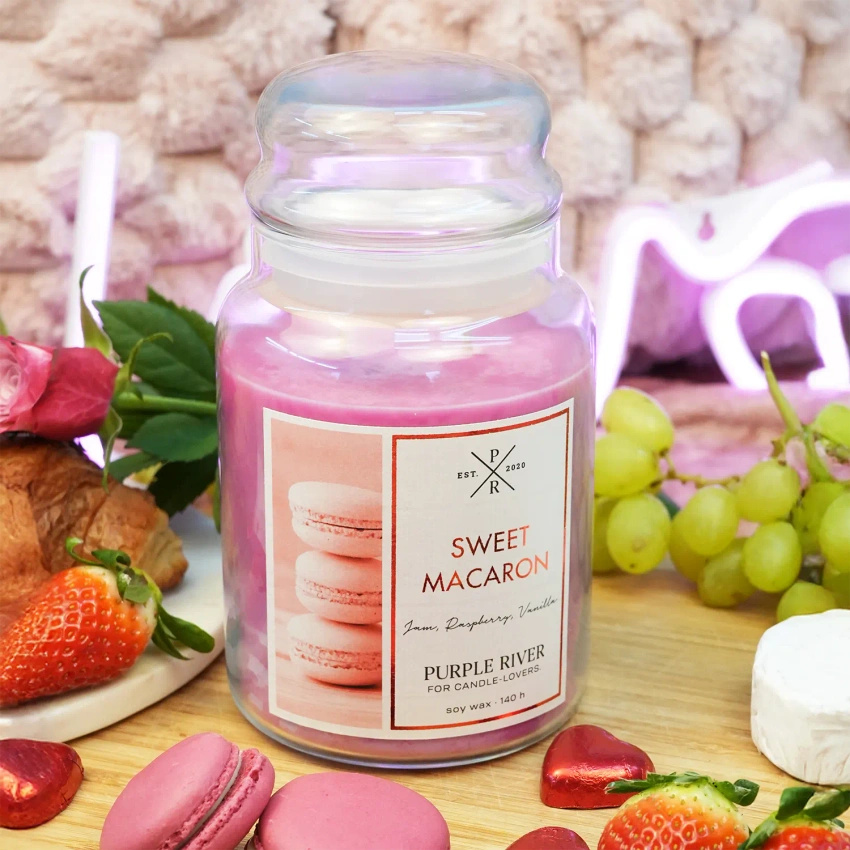 Grande bougie parfumée de soja dans en verre biscuit sucré Sweet Macaron Purple River 623 g