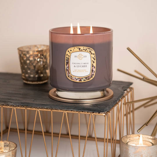 Luxuriöse Duftkerze Coconut Milk Lychee Colonial Candle