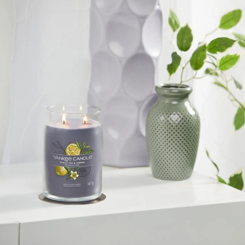 Yankee Candle candela profumata grande in vaso di vetro 567 g - Tè nero e limone